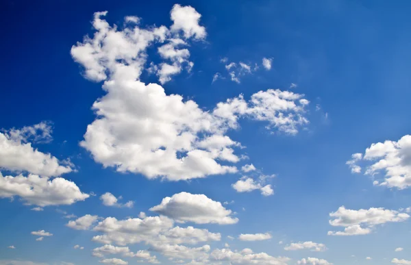 Sblue niebo i chmury — Zdjęcie stockowe