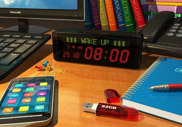 Reloj despertador digital en la mesa — Foto de Stock
