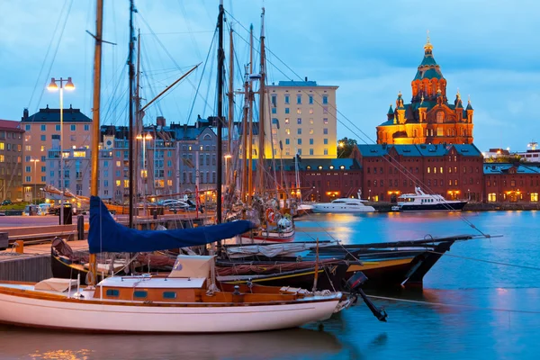 Kvällen landskap i den gamla hamnen i Helsingfors, finland — Stockfoto