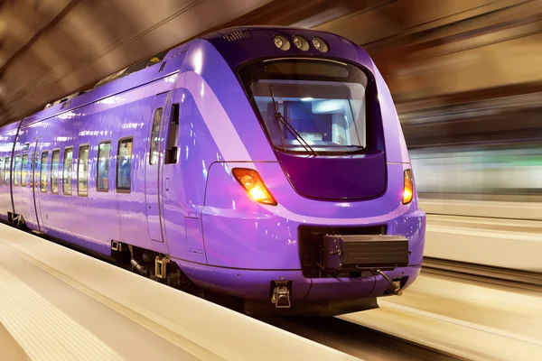 Yüksek hızlı tren ile hareket bulanıklığı — Stok fotoğraf