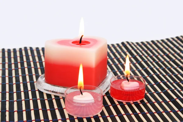 Красные и розовые свечи — стоковое фото