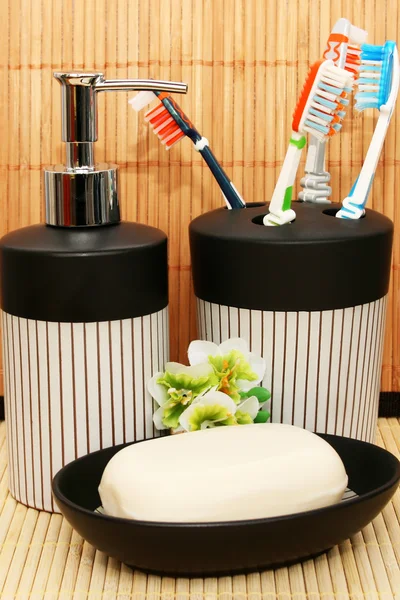 Dispensadores de jabón y barra — Foto de Stock