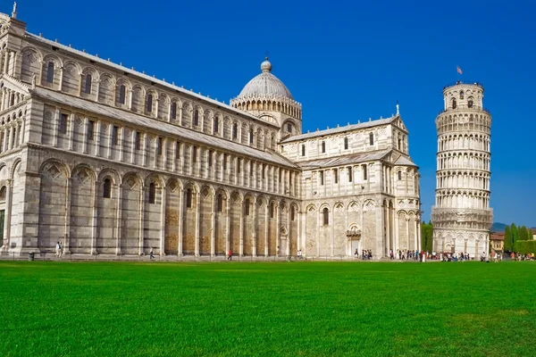 Cathedral and leaning tower of Pisa — Stock Photo, Image