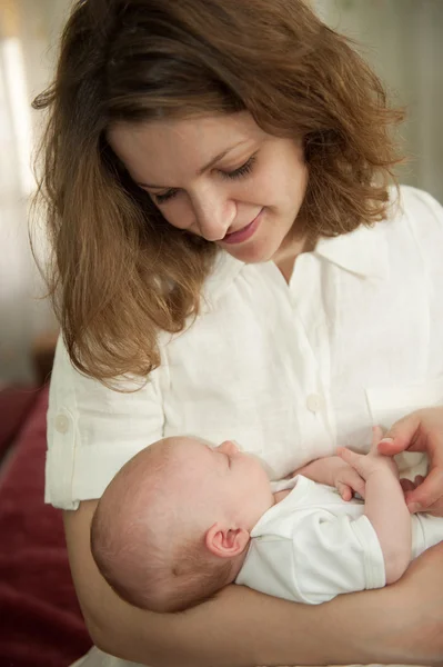 Moeder met baby dochter — Stockfoto