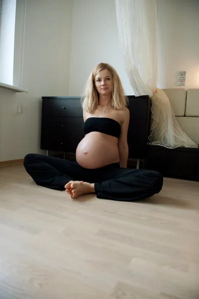 Yoga incinta — Foto Stock