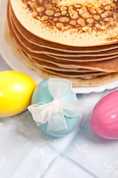 Easter eggs and pancakes — Stock Photo, Image