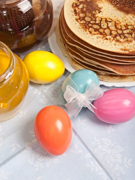 Easter eggs and pancakes — Stock Photo, Image