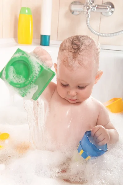 Child bathing — Stockfoto