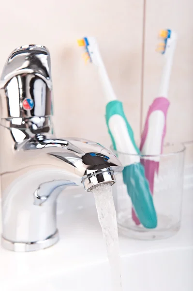 Escova de dentes em vidro — Fotografia de Stock