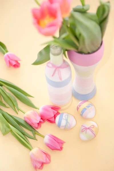 Pink tulips, Easter eggs and yarn wrapped bottle — Stock Photo, Image
