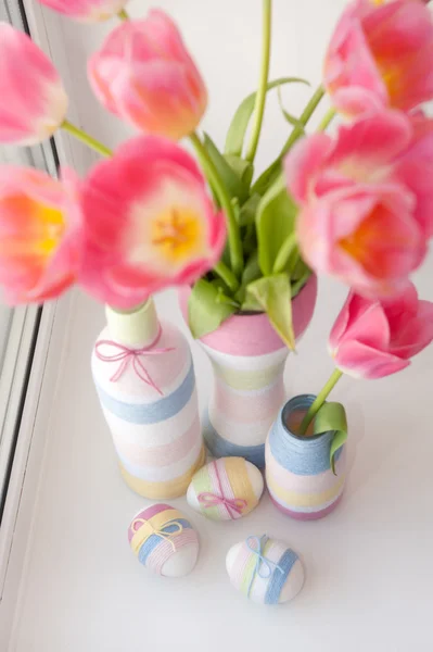Rosa Tulpen in der Vase — Stockfoto