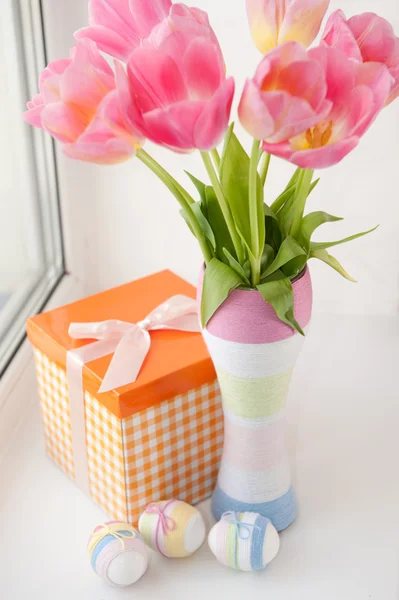 Roze tulpen in de vaas — Stockfoto