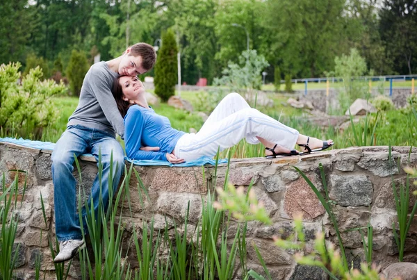 Pareja joven — Foto de Stock