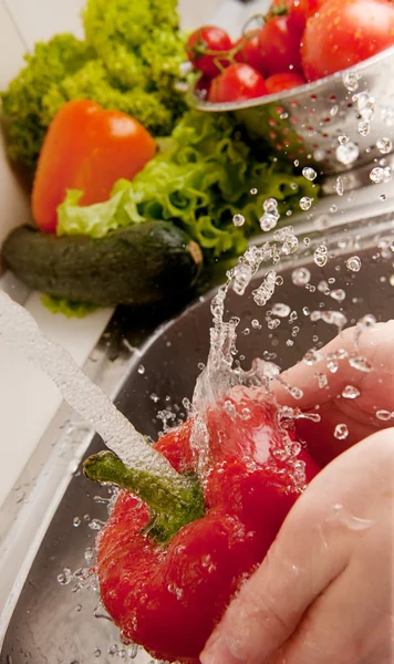 Splashing vegatables — Stock Photo, Image