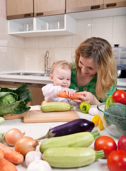 Preparação de salada vegetal — Fotografia de Stock