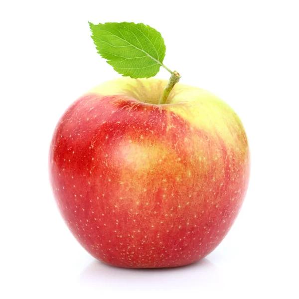 Сладкое яблоко с листом — стоковое фото