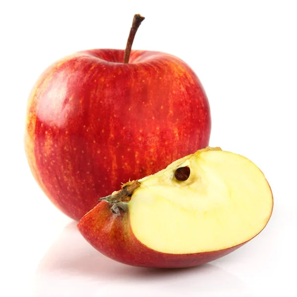 Manzana roja con rodaja — Foto de Stock