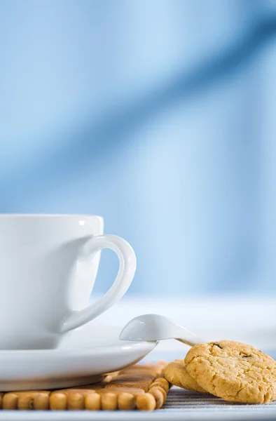 Cup with spoon and cookies — Stock Photo, Image