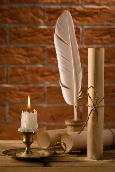蜡烛，古色古香的写作 accessries — 图库照片