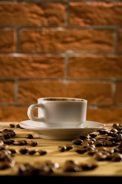 Kopp kaffe på ett skrivbord — Stockfoto