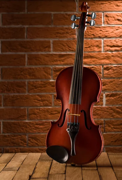 Old violin on table — Stock Photo, Image