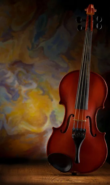 Oude viool op houten bord — Stockfoto