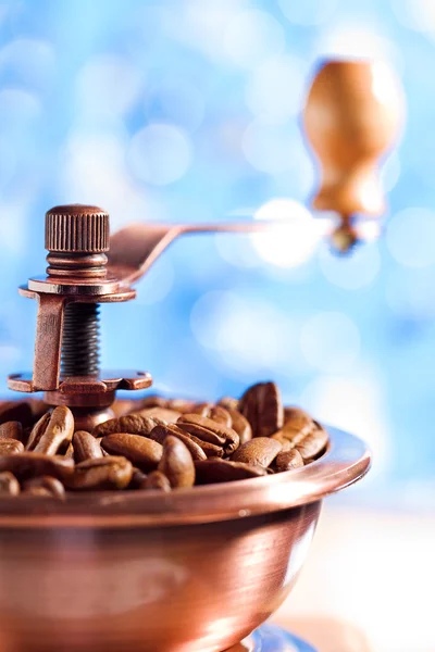 Primo piano del macinino da caffè sullo sfondo sfocato — Foto Stock