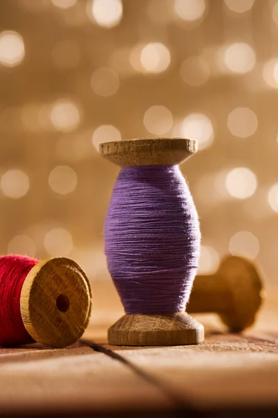Нитки для шитья — стоковое фото