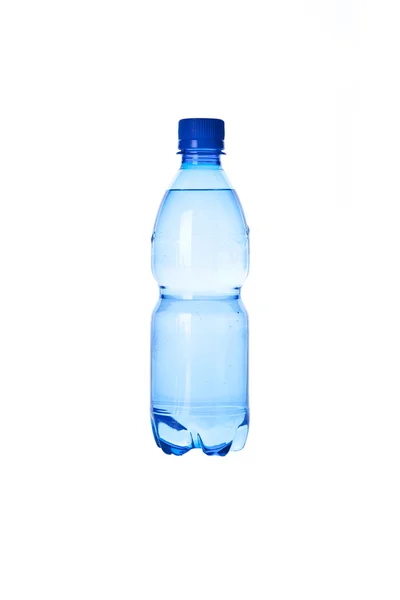 瓶装的水隔绝在白色背景 — 图库照片