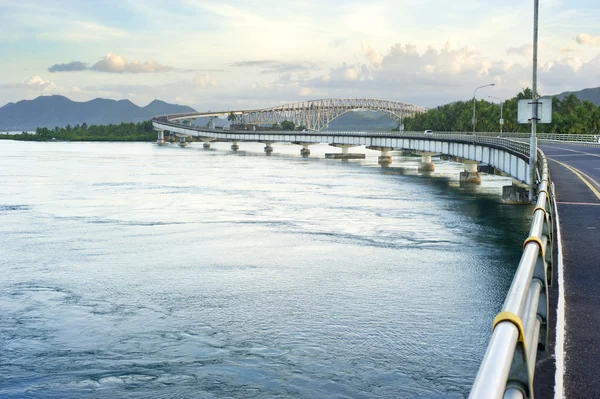 Die san juanico brücke — Stockfoto