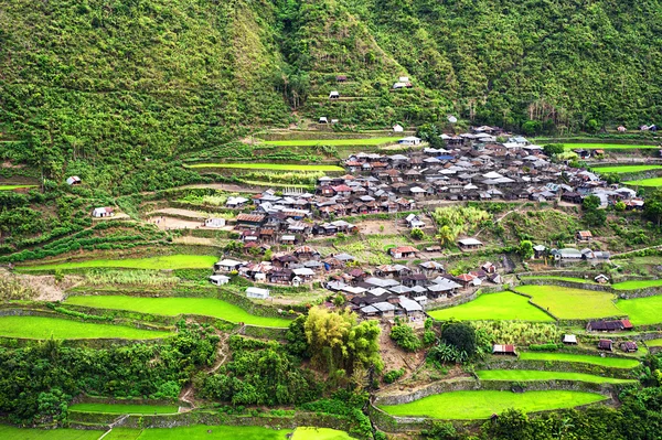 Cordillera hegység falu — Stock Fotó