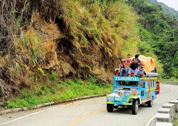 Überfüllter Jeepney — Stockfoto