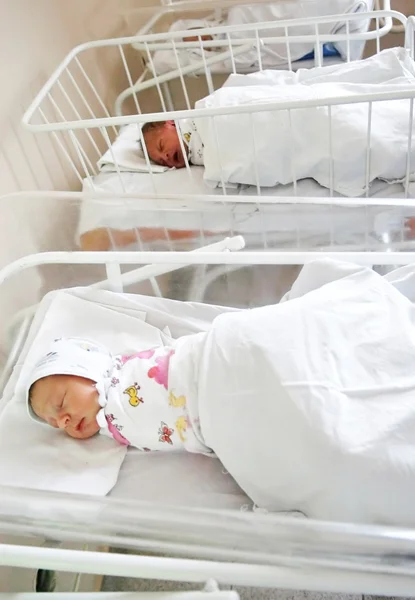 Děti jsou v mateřství nemocnici — Stock fotografie