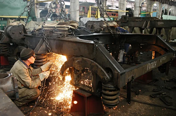 Werknemers in fabriek — Stockfoto