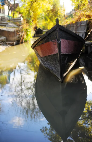 Маленькая лодка — стоковое фото