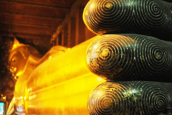 ワットポーでリクライニング仏陀 — ストック写真