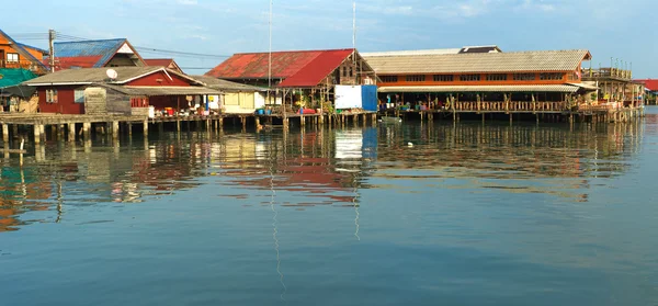 Villaggio dei pescatori thailandesi — Foto Stock