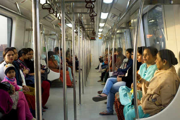 Carros de metrô só para mulheres — Fotografia de Stock