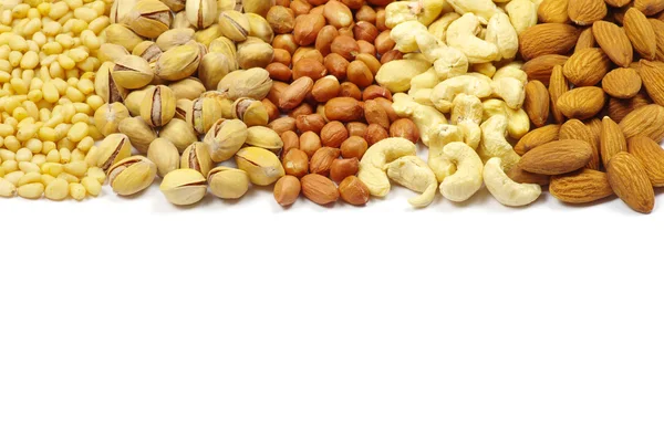 Nüsse auf Weiß — Stockfoto