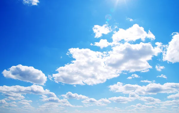 Nuvens e sol — Fotografia de Stock