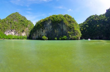 Kayalar ve Krabi denizde