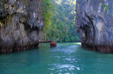 Kayalar ve Krabi denizde