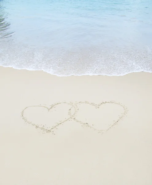Hjärtan dras i sanden — Stockfoto