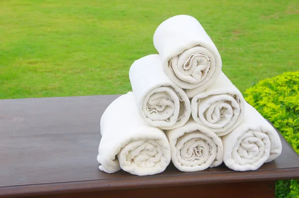 Белое полотенце — стоковое фото