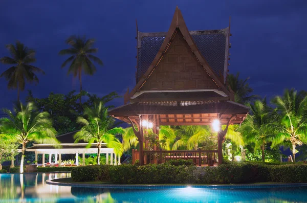 Piscina à noite — Fotografia de Stock