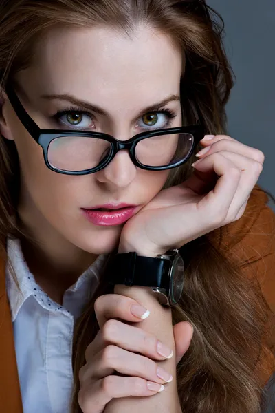 아름 다운 비즈니스 여자 안경입니다. 클로즈업 초상화 — 스톡 사진