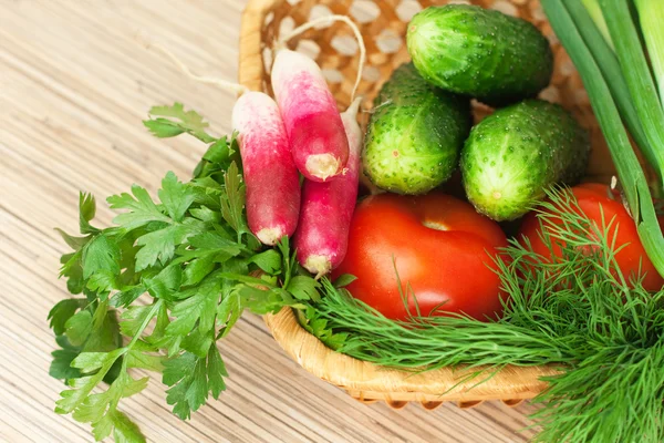 Verse groenten op de tafel. binnenlandse keuken — Stockfoto