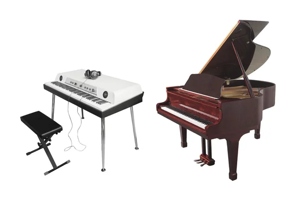 Elektronik synthesizer ve piyano — Stok fotoğraf