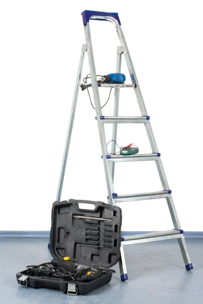 Stap-ladder met een tool box — Stockfoto