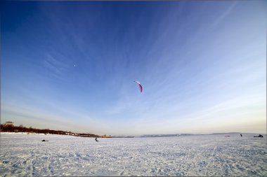 donmuş bir gölün kiting Kayak